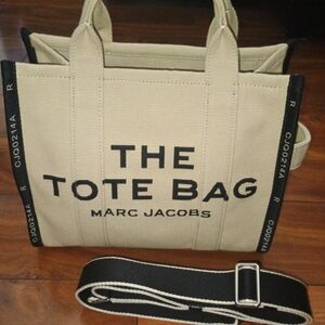 Marc Jacobs The Tote Bag Size Medium